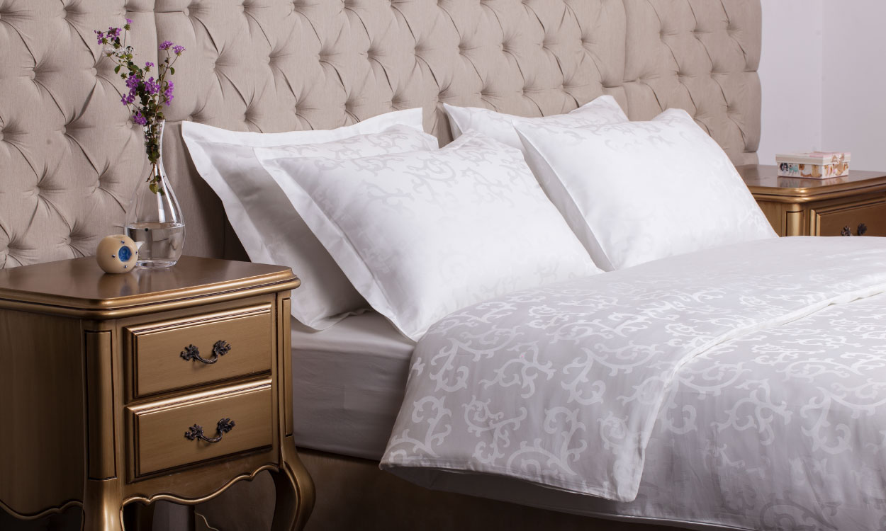 Tips-For-Designing-A-Luxurious-Guest-Bedroom